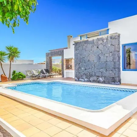 Playa Blanca Sleeps 4 Pool Air Con Wifi *